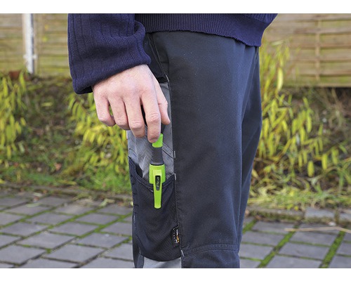 Eine Person hat einen Pica Marker in ihrer Hosentasche.