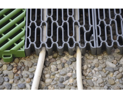 Verbundfliesen aus Kunststoff mit Drainageröhren