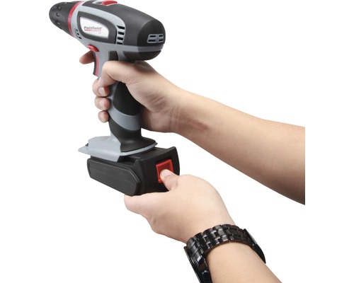 Perceuse-visseuse sans fil dans la main d''une personne