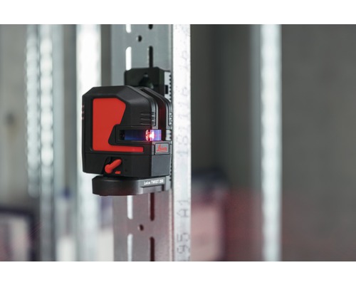 Logo Leica, laser linéaire fixé sur un rail métallique