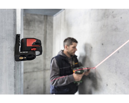 Laser à lignes Leica Twist 250 avec un homme alignant sur un mur en béton