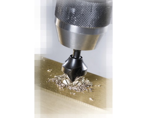 Fraise à chanfreiner fixée sur une pièce