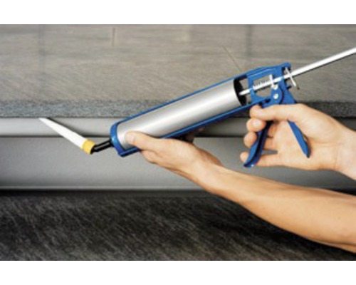 Application d''un pistolet à cartouche pour sceller un joint.