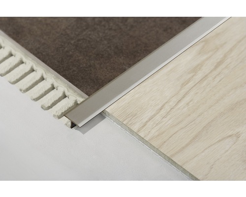 Fliesenprofil zwischen zwei verschiedenen Bodenbelägen