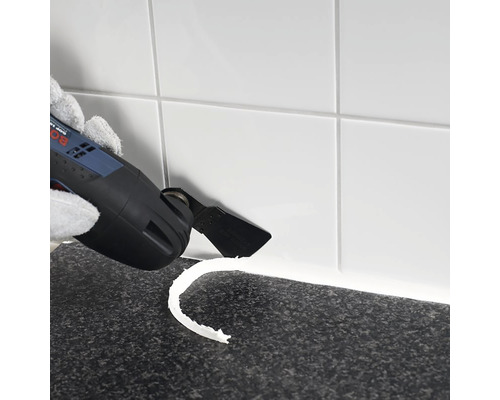 Outil multifonction lors du retrait du joint entre les carreaux
