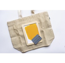 Stofftasche mit Farbmuster und Rakel