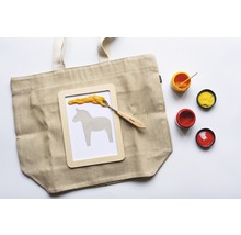 Stofftasche mit Farbtöpfen und Schablone für Textilgestaltung