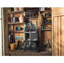 Abri de jardin avec outils de jardinage et collecteur de feuilles et d''herbe Logo Gardena