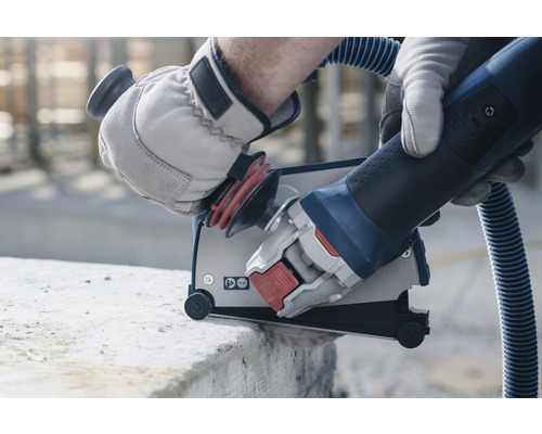 Mortaiseuse murale en utilisation sur du béton