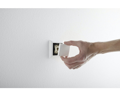 Installation d''un interrupteur dans une pièce lumineuse