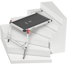 Aluminium Arbeitsbühne auf einer Treppe mit justierbaren Füssen