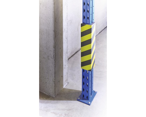 Protection d''étagère rayée sur un montant d''étagère bleu