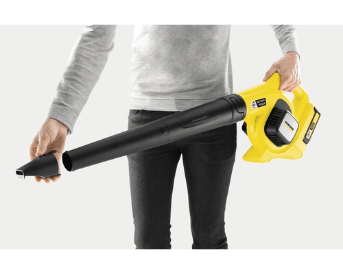 Souffleur de feuilles à batterie Kärcher avec buse à la main