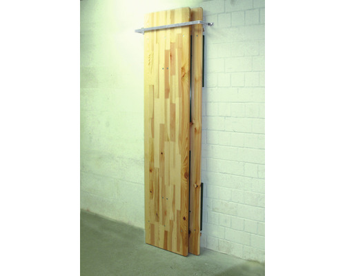 Zusammengeklappter Biertisch zur Wandmontage