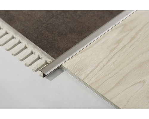 Bodenbelagsinstallation mit Fliesenschiene zwischen Fliesen und Holzboden