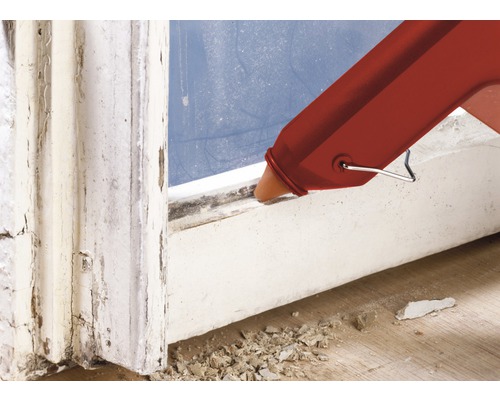 Décapeur thermique lors de la réparation de fenêtres