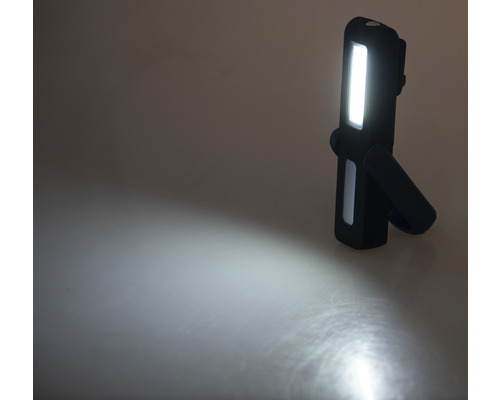 Projecteur de travail LED à batterie avec support allumé