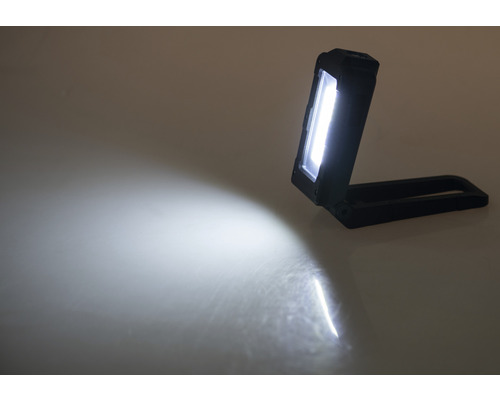 Akkuleuchte mit Lichtstrahl