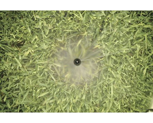 Bewässerungssystem im Einsatz auf Rasenfläche