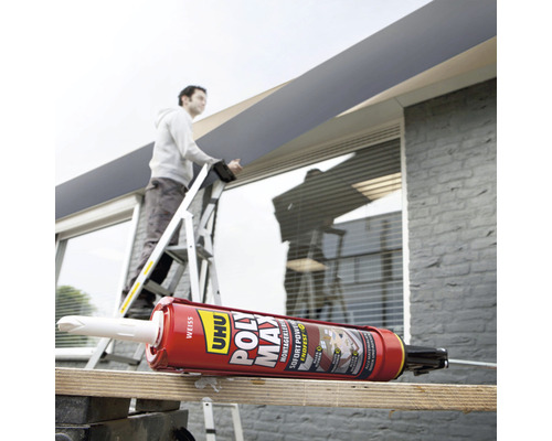 Uhu Poly Max Montagekleber im Einsatz mit Handwerker auf Leiter
