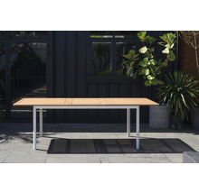 Table de jardin avec plateau en bois et structure métallique