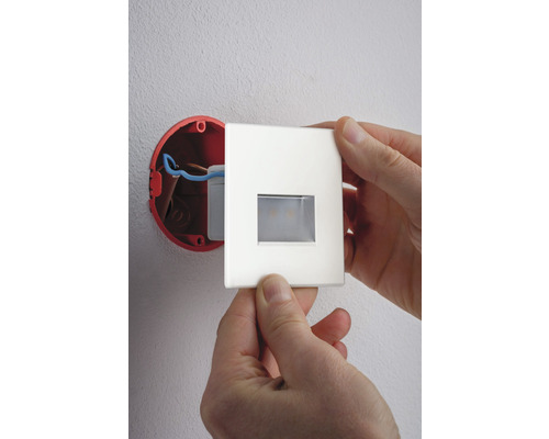 Installation einer LED Orientierungsleuchte in einer Wanddose