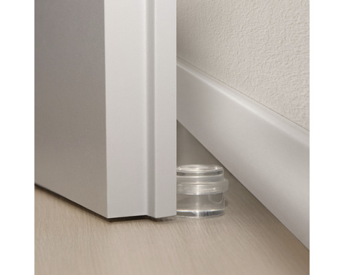 Butée de porte transparente sur le sol devant une porte