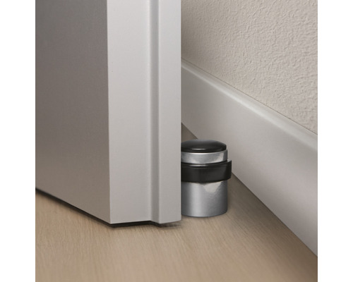 Butée de porte en métal sur une porte