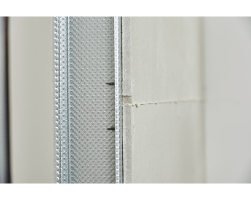 Detailansicht einer Gipskartonwand mit Metallständerprofil