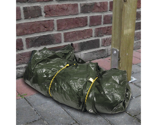 Verpackte Plane mit Ösen und Schnur