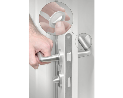 Montage d''une garniture de poignée de porte avec des rosaces