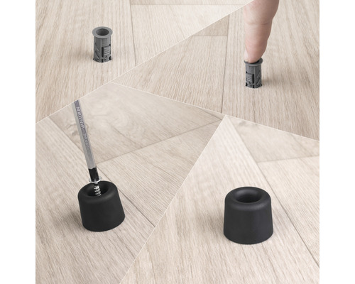 Montage d''un butoir de porte noir avec cheville sur un plancher en bois.