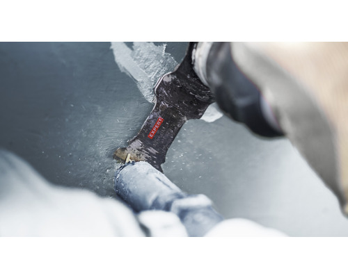 Coupe-tube coupant un tube