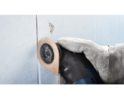 Outil oscillant pour enlever la colle à carrelage