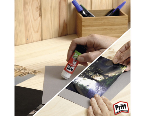 Szene mit Pritt Klebestift beim Aufkleben eines Fotos auf Papier