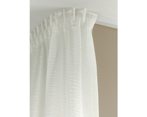 Rideau blanc avec ruflette.