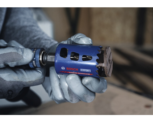 Scie cloche Bosch Expert avec technologie carbure dans les mains