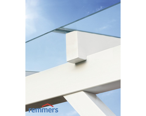 Detailaufnahme einer Glasüberdachung mit weißem Holzrahmen