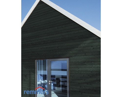 Façade de maison en bois avec porte double et logo Remmers