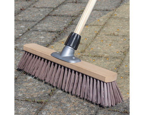 Balai à récurer avec manche en bois pour les travaux de nettoyage à l''extérieur