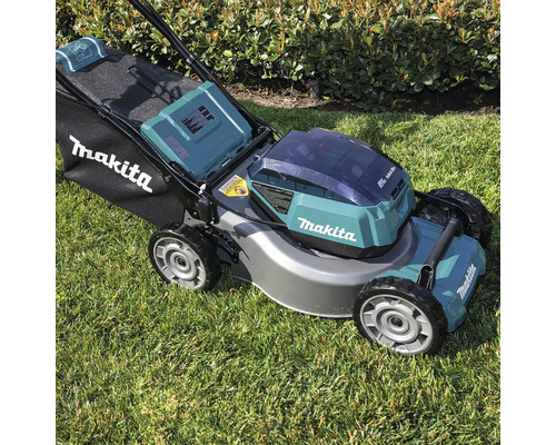 Makita Rasenmäher auf Gras