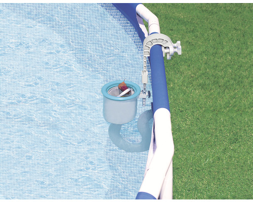 Piscine avec écumeur de surface pour le nettoyage de l''eau