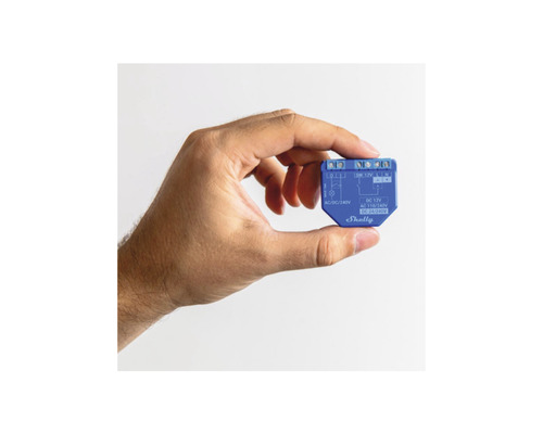 Shelly Smart Home Relais in der Hand