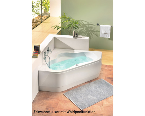 Baignoire d''angle Luxor avec fonction whirlpool dans la salle de bain