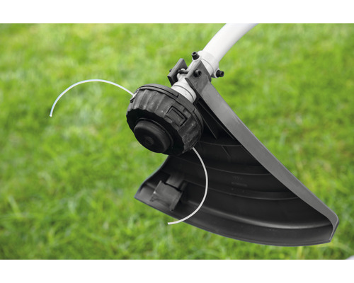 Vue détaillée d''un coupe-bordure avec fil de coupe et dispositif de protection