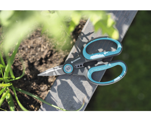 Gartenschere von Gardena auf Holz