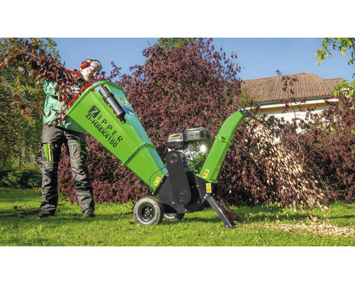 Broyeur Zipper ZI-HAEK4100 en utilisation avec opérateur