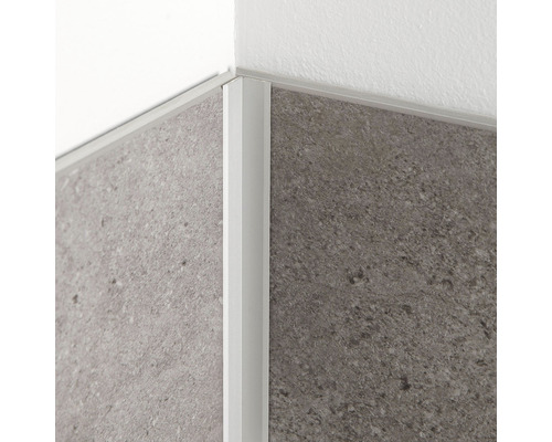 Eckansicht mit Fliesen und Profilschiene