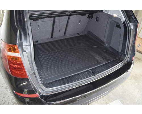 Tapis de coffre dans le coffre d''une voiture.