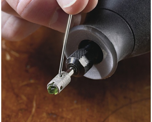 Perceuse Dremel avec embout de travail de la pierre et aiguille de nettoyage